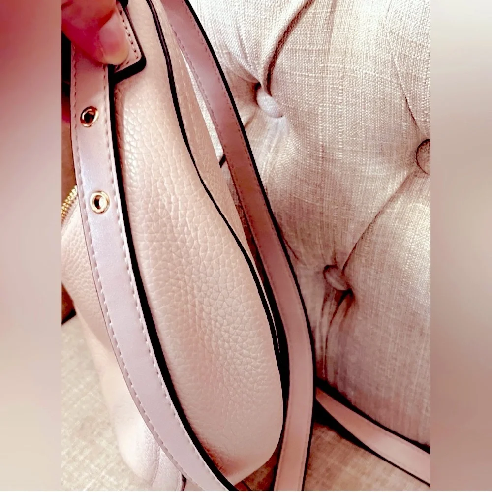 MICHAEL KORS Camden Medium Powder Blush Pebbled Leather Messenger Bag, EUC